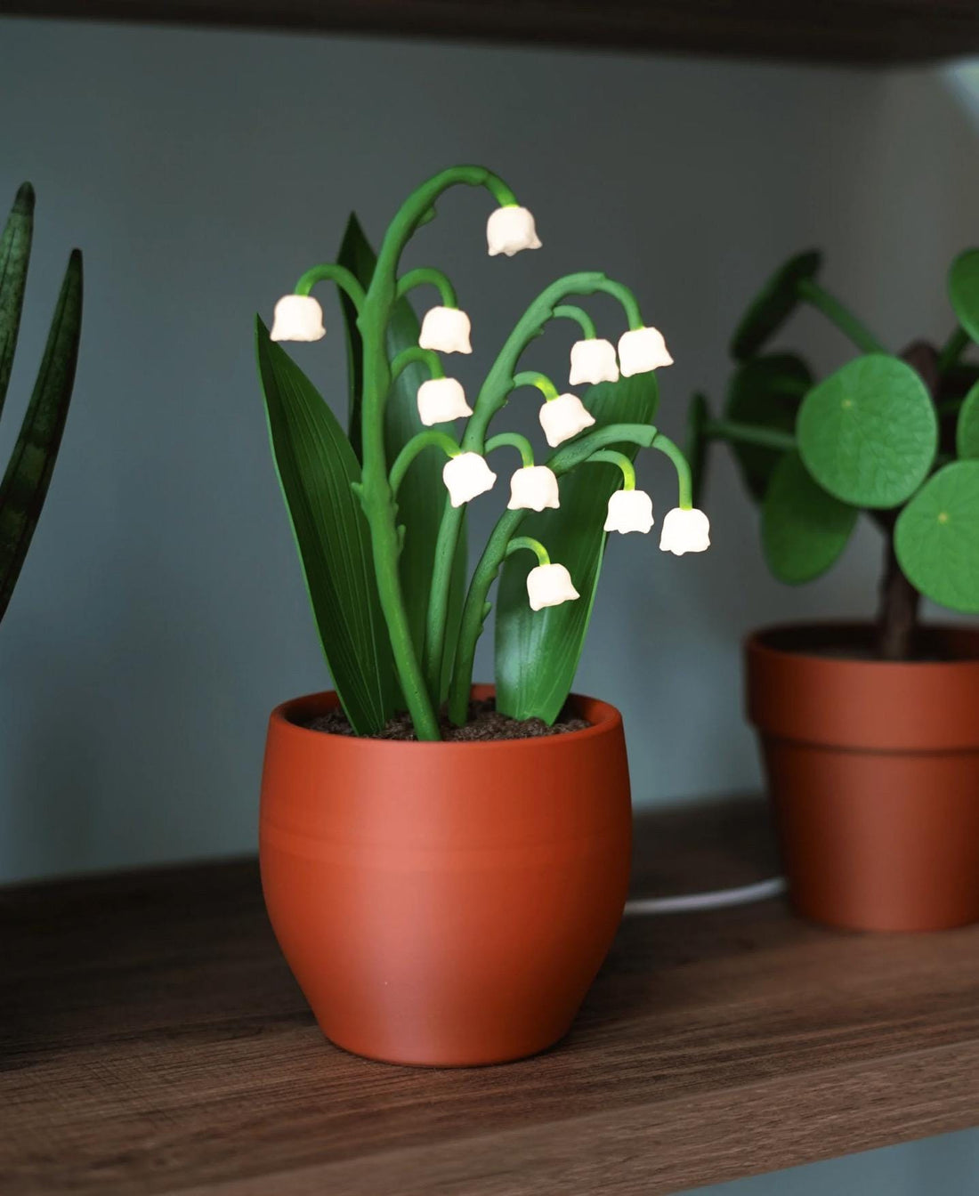 Night Light Lilies: Botanical USB Desk Lamp